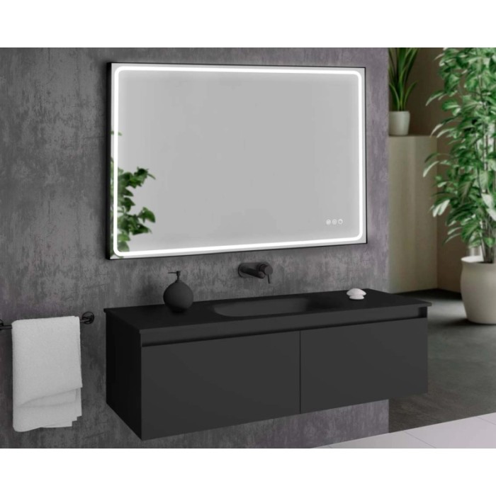 Specchiera rettangolare t.b.t. con illuminazione LED sopra un mobile bagno nero.
