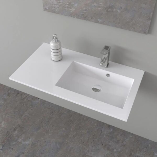 t.b.t. lavabo singolo, vista dall'alto, con rubinetto e dispenser di sapone.