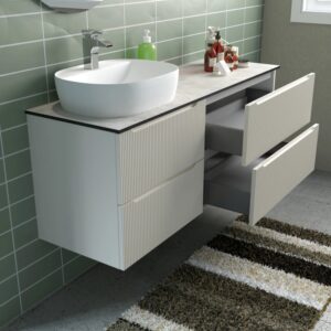 Set di mobili da bagno moderni con lavabo, mobile sottolavabo con cassetti e rubinetto.