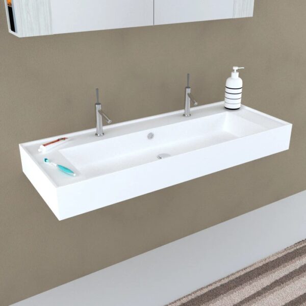 Lavabo singolo t.b.t. bianco con due rubinetti e accessori da bagno.