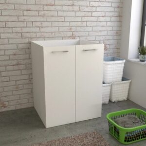 Mobile bagno sottolavabo bianco con due ante e maniglie argentate.