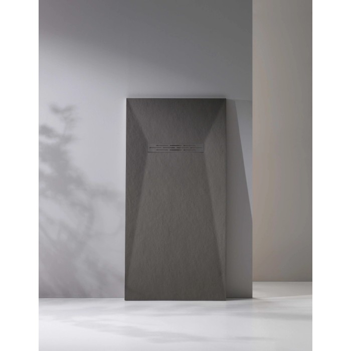 Piatto doccia t.b.t. rettangolare grigio con scarico dal design moderno.