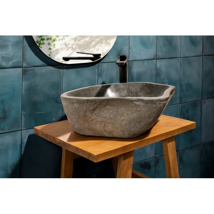 Lavabo in pietra su consolle in legno, parte della serie di mobili bagno t.b.t.