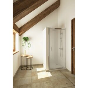 Box doccia t.b.t. con ingresso ad angolo in bagno moderno.