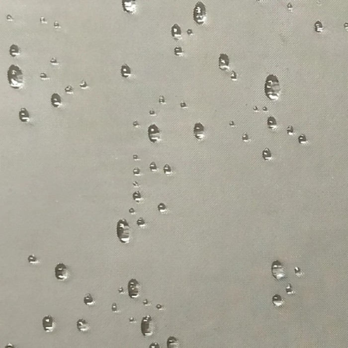 Primo piano di gocce d'acqua su un box doccia t.b.t.