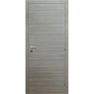 Porta interna grigia con venature orizzontali e maniglia color argento.
