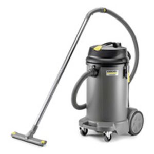 Aspiratutto Kärcher t.b.t. grigio per liquidi e solidi con ruote e tubo di aspirazione.