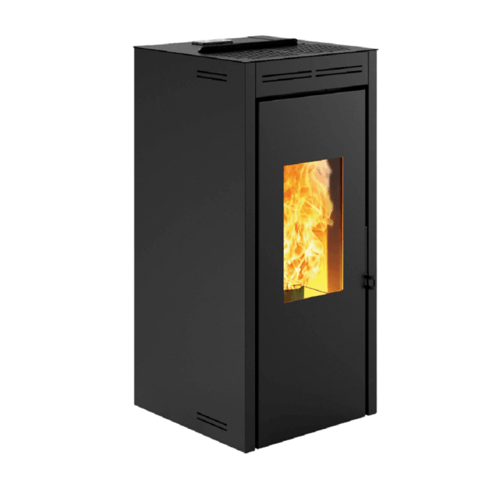 Stufa a pellet t.b.t. nera con fuoco visibile.